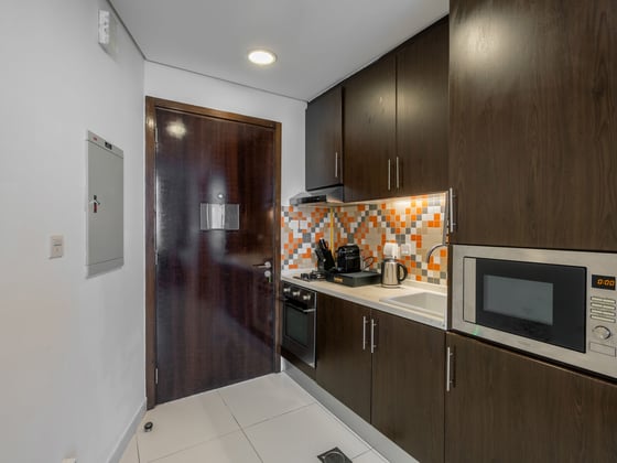 Waterfront Living with Beach Access on The Palm, picture 7