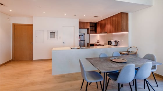 Vacant La Mer Apartment with Tranquil Sea Views, picture 4