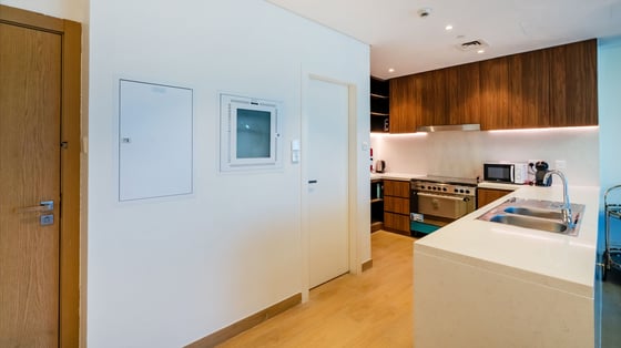 Vacant La Mer Apartment with Tranquil Sea Views, picture 5