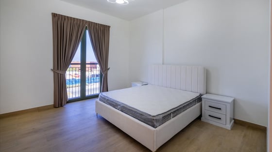 Vacant La Mer Apartment with Tranquil Sea Views, picture 8