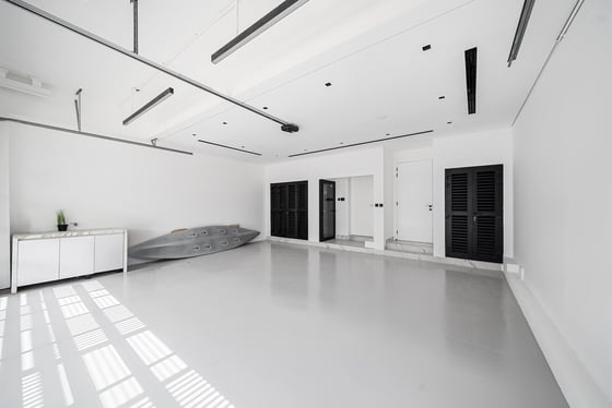 Extraordinary Fully Renovated Turnkey Beach Villa, picture 17