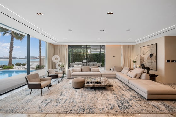 Extraordinary Fully Renovated Turnkey Beach Villa, picture 2