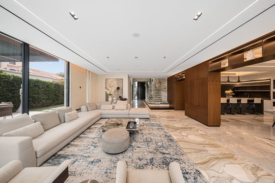 Extraordinary Fully Renovated Turnkey Beach Villa, picture 8