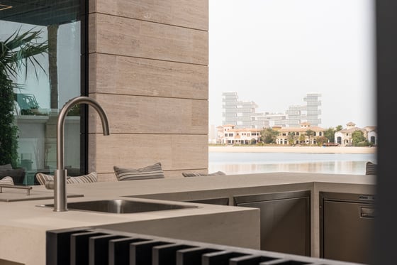 Extraordinary Fully Renovated Turnkey Beach Villa, picture 18