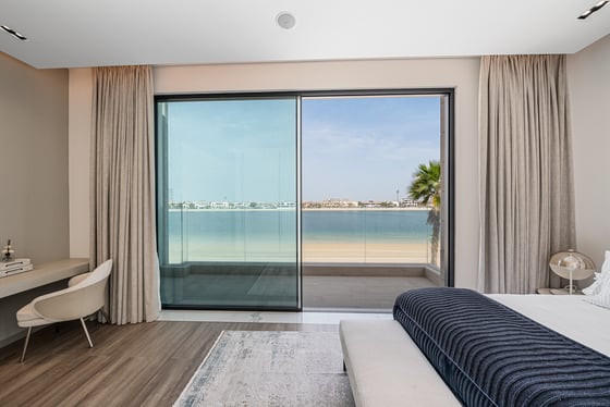 Extraordinary Fully Renovated Turnkey Beach Villa, picture 14