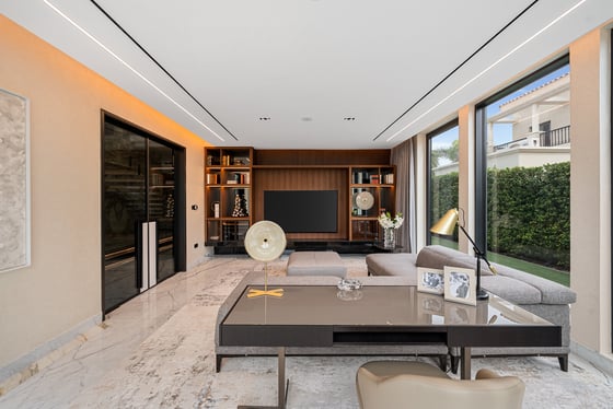 Extraordinary Fully Renovated Turnkey Beach Villa, picture 4