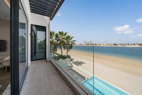 Extraordinary Fully Renovated Turnkey Beach Villa, picture 15