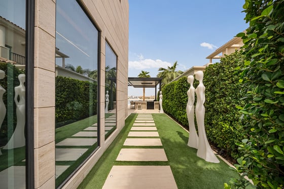 Extraordinary Fully Renovated Turnkey Beach Villa, picture 21