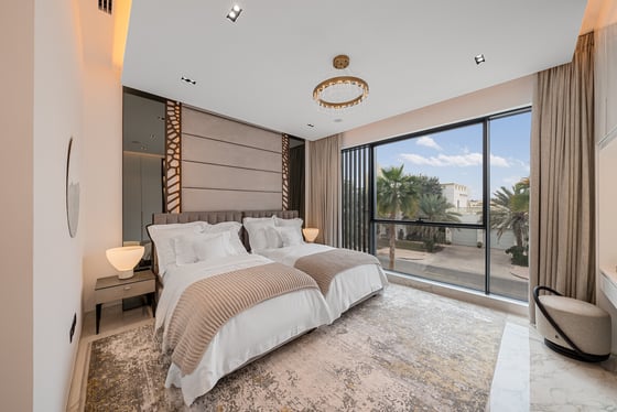 Extraordinary Fully Renovated Turnkey Beach Villa, picture 12