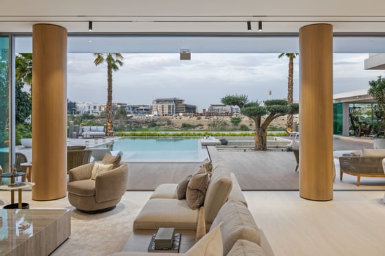 Lavish Golf Villa with Outdoor Gym and Jacuzzi, picture 1