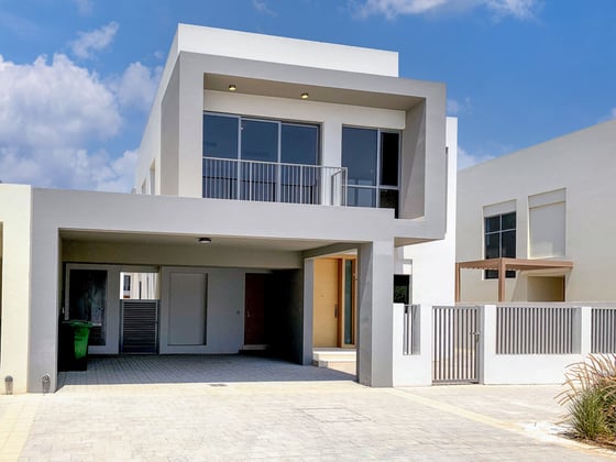 Fully Landscaped Villa Garage door enclosed I July, picture 2