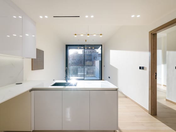 Brand new spacious 1br with balcony, picture 3