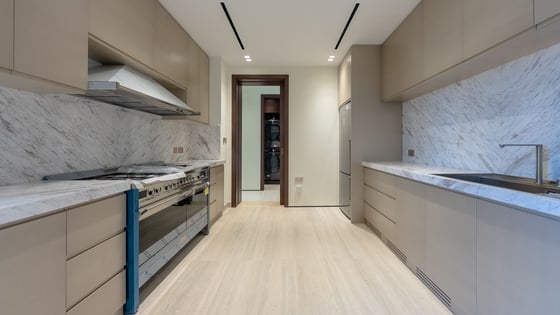 Unprecedented Palm Jumeirah Beachfront Villa, picture 46