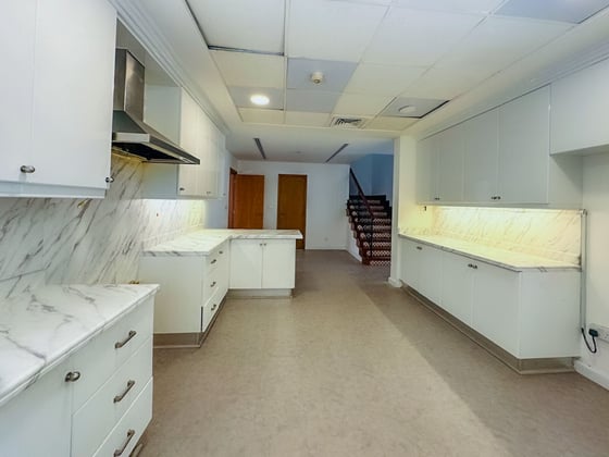 Spacious Villa near Park | Landscaped Garden, picture 5