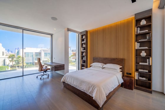 Stunning Minimalist Beachfront Villa on the Palm, picture 11
