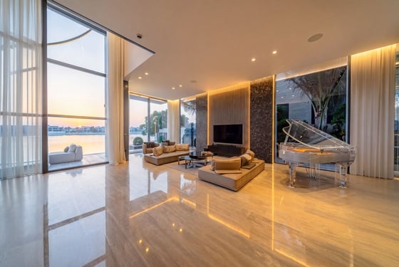 Stunning Minimalist Beachfront Villa on the Palm, picture 2