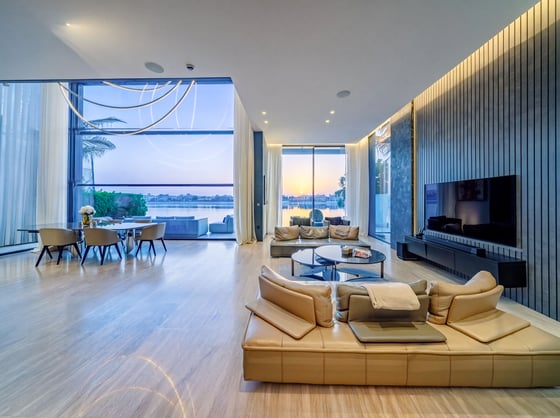 Stunning Minimalist Beachfront Villa on the Palm, picture 4