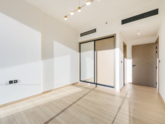 Ready to move spacious 1br with two balconies, picture 10