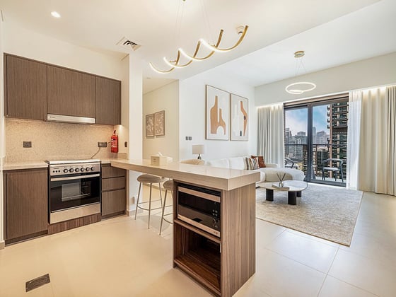 Upgraded l High floor l Blvd View l Vacant, picture 3