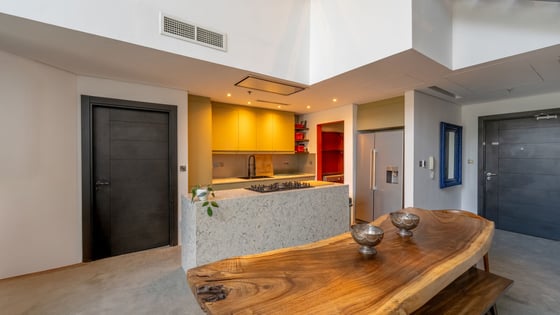 Fully Upgraded Two-Bedroom Duplex | Lake Views, picture 7