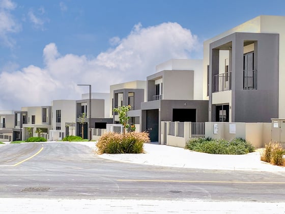 Fully Landscaped Villa | Close door Garage | Ready, picture 10