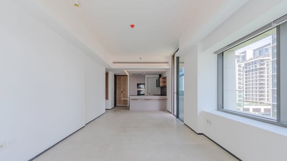 Vacant and Ready Apt with Maid/Storeroom | Balcony, picture 3