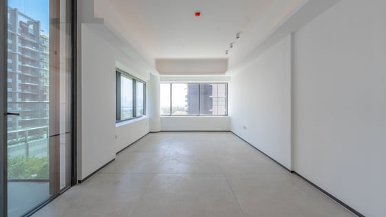 Vacant and Ready Apt with Maid/Storeroom | Balcony, picture 2