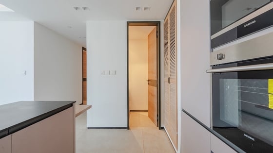 Vacant and Ready Apt with Maid/Storeroom | Balcony, picture 9