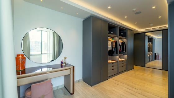 Rare Half floor unit with spectacular views, picture 16