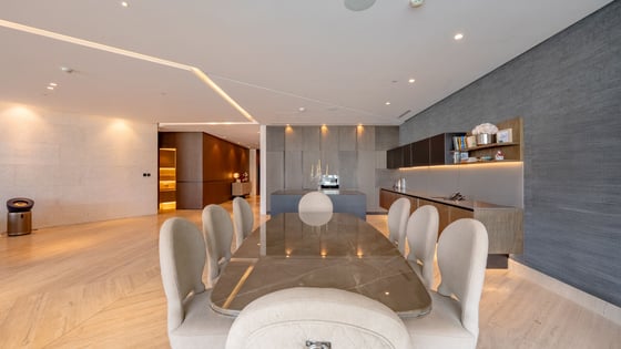 Rare Half floor unit with spectacular views, picture 7
