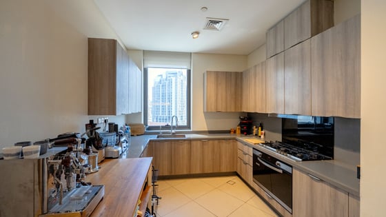 Rare Half floor unit with spectacular views, picture 19