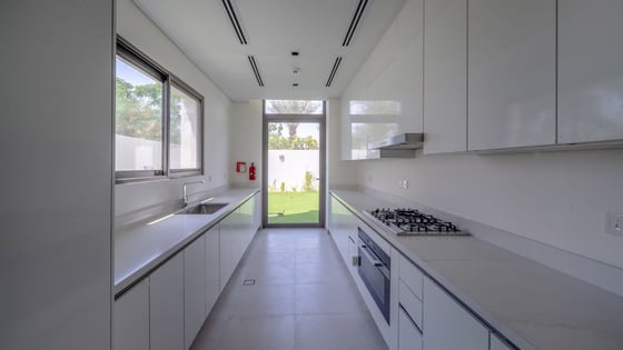 Luxurious Villa | Private Pool | Exclusive Community Living, picture 8