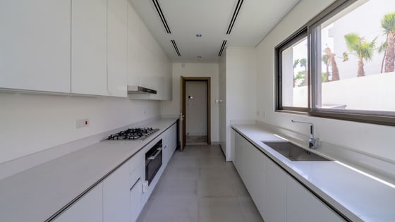 Luxurious Villa | Private Pool | Exclusive Community Living, picture 9