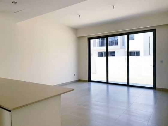 Fully Landscaped Villa | With Garage door | Vacant, picture 3