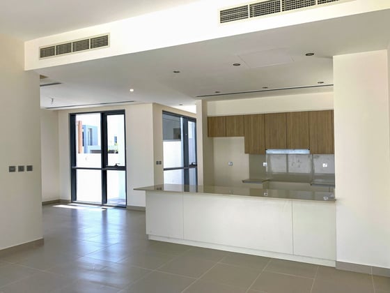 Fully Landscaped Villa | With Garage door | Vacant, picture 4