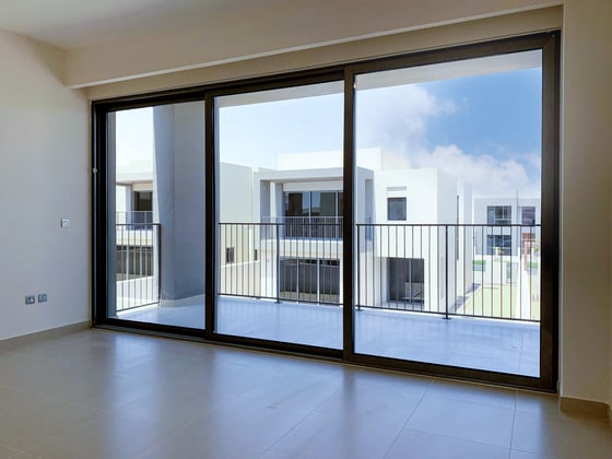 Fully Landscaped Villa | With Garage door | Vacant, picture 8