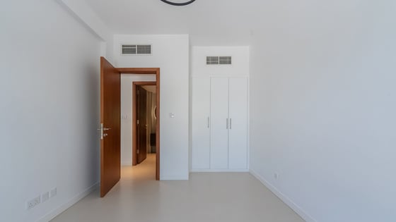 Upgraded Villa | Close to park | Landscaped Garden, picture 27