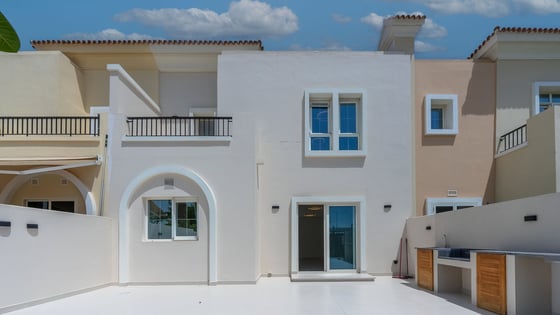 Upgraded Villa | Close to park | Landscaped Garden, picture 9