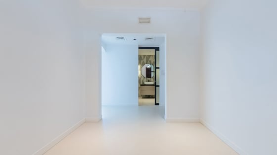 Upgraded Villa | Close to park | Landscaped Garden, picture 5