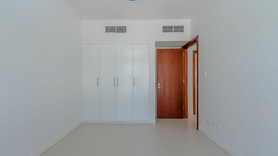 Upgraded Villa | Close to park | Landscaped Garden, picture 22