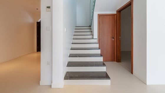 Upgraded Villa | Close to park | Landscaped Garden, picture 28