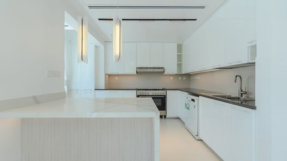 Upgraded Villa | Close to park | Landscaped Garden, picture 6