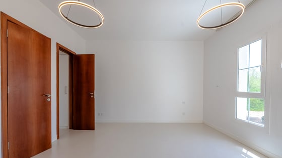 Upgraded Villa | Close to park | Landscaped Garden, picture 13