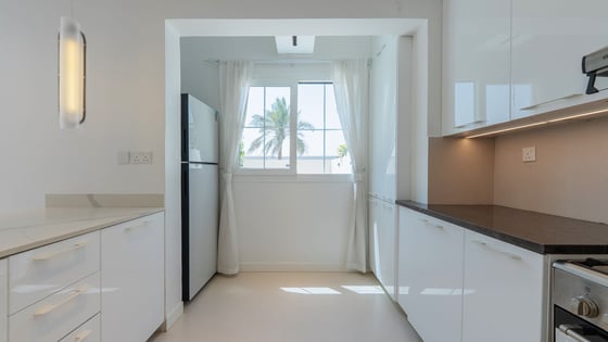 Upgraded Villa | Close to park | Landscaped Garden, picture 8