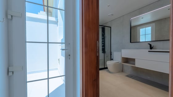 Upgraded Villa | Close to park | Landscaped Garden, picture 20