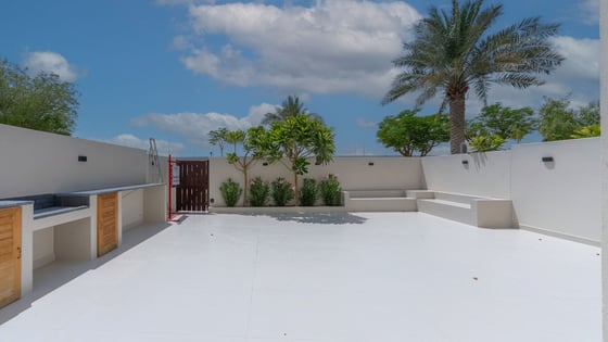 Upgraded Villa | Close to park | Landscaped Garden, picture 10