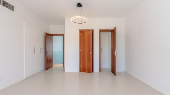 Upgraded Villa | Close to park | Landscaped Garden, picture 14