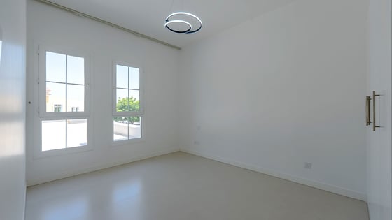 Upgraded Villa | Close to park | Landscaped Garden, picture 25