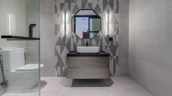 Upgraded Villa | Close to park | Landscaped Garden, picture 23