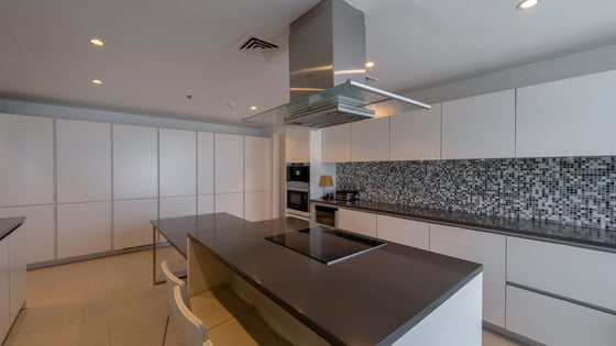 Vacant | Upgraded | Fully Furnished | Spacious, picture 9
